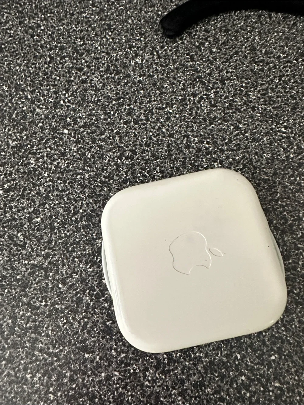 Apple OME White Wired Earbuds with Carrying Case